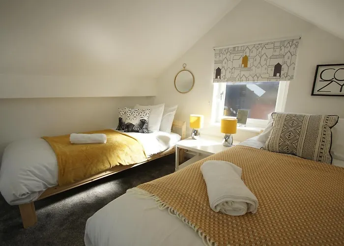 Loft Style Apartment For 4, 1 Broadhurst Court, Close To Town, Station & Hospital
