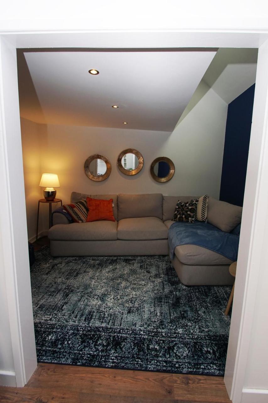 Apartment Loft Style For 4, 1 Broadhurst Court, Close To Town, Station & Hospital