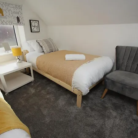 Loft Style Apartment For 4, 1 Broadhurst Court, Close To Town, Station & Hospital Stockport Exterior photo